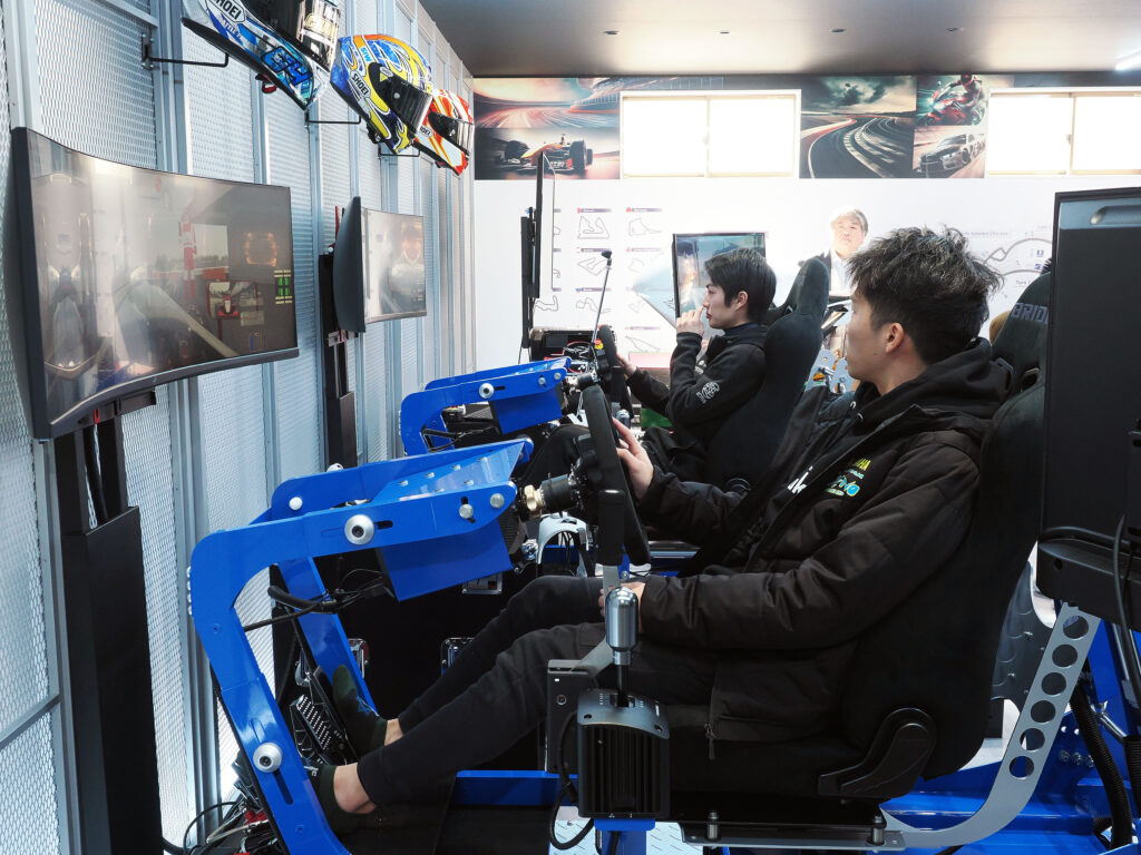 4輪ドライビングシミュレーター「T3R」